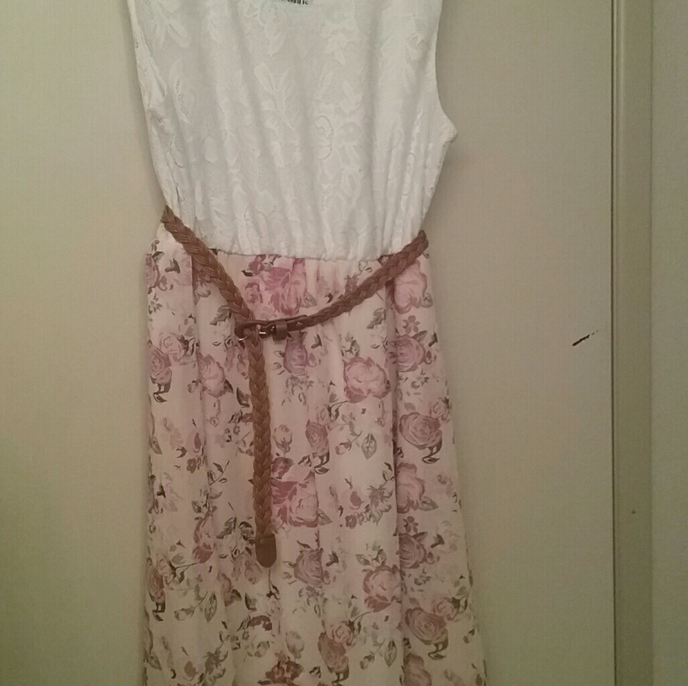 Almost famous floral dress. Country chic. - Picture 7 of 8